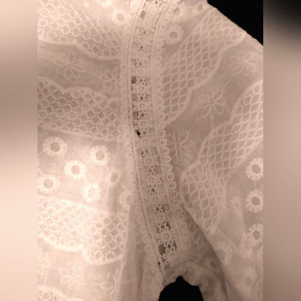 White lacy lace flowing floral blouse short sleeves - Picture 3 of 8